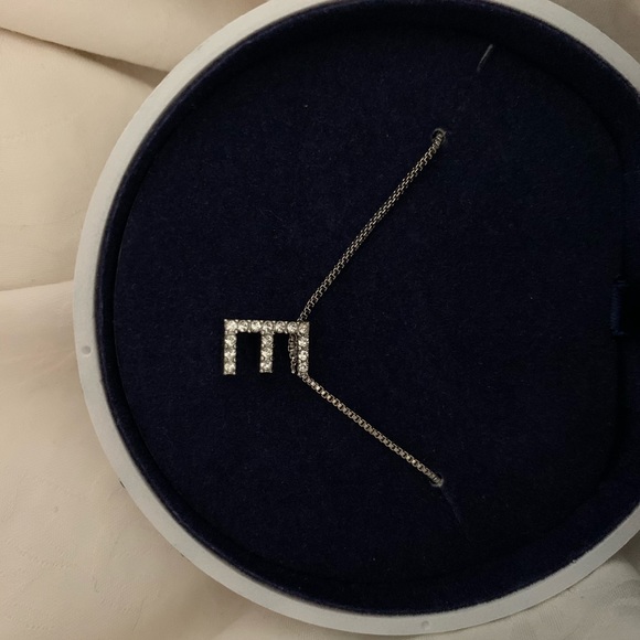SWAROVSKI CRYSTAL “E” INITIAL NECKLACE !! 💌 - Picture 2 of 4